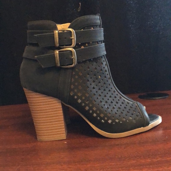 High heel booties - Picture 2 of 2